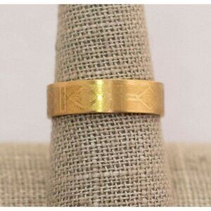 Size 8 1/2 gold tone vintage ring (C1)